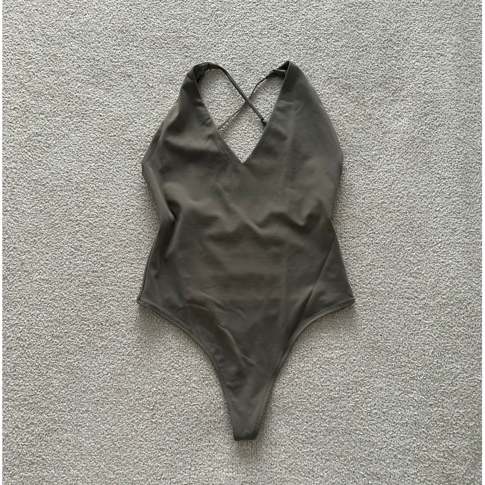 Aritzia Babaton Cambria Strappy Bodysuit size small in green
